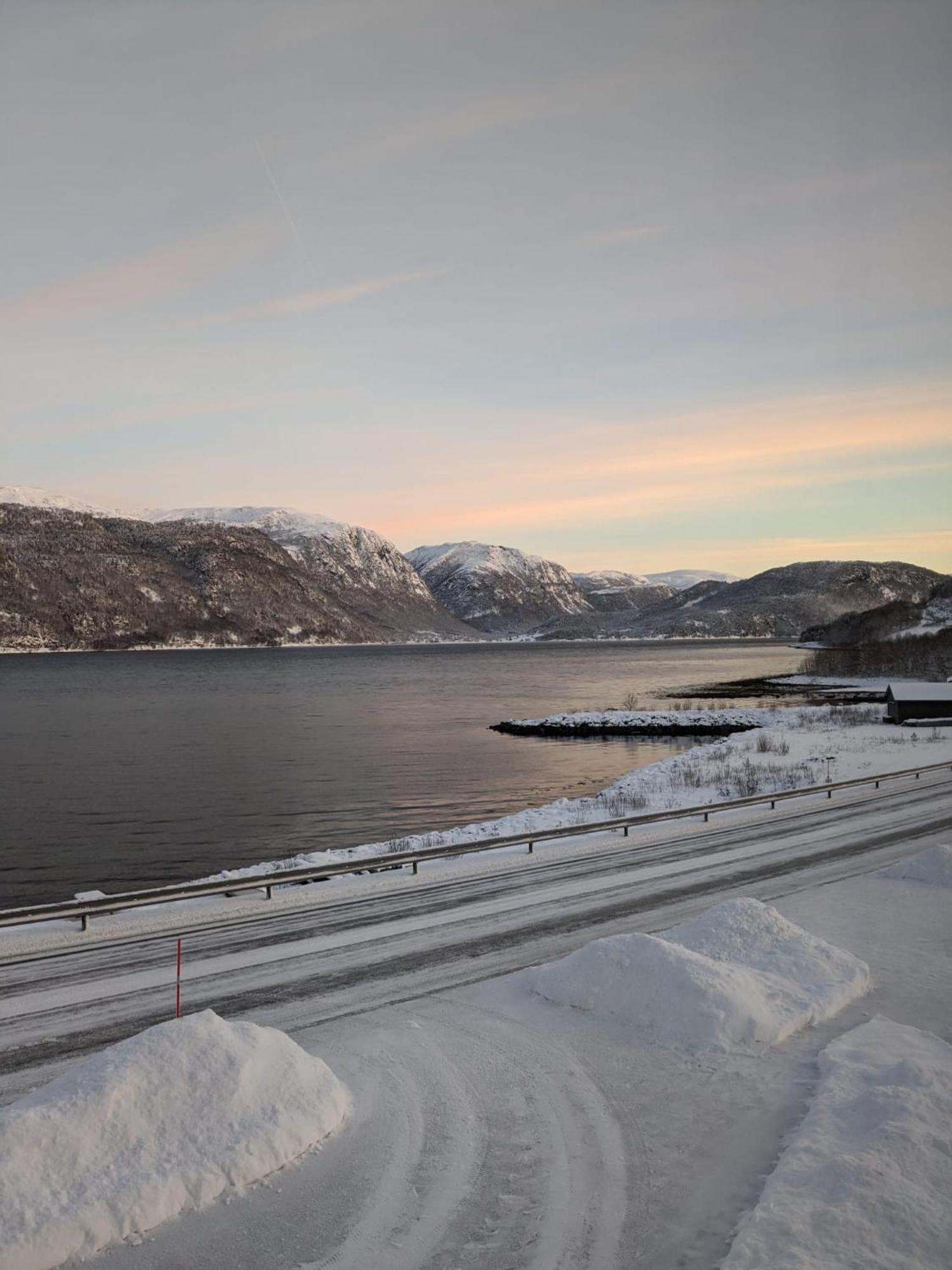 Overnatting Rodal Valsøybotn Kültér fotó